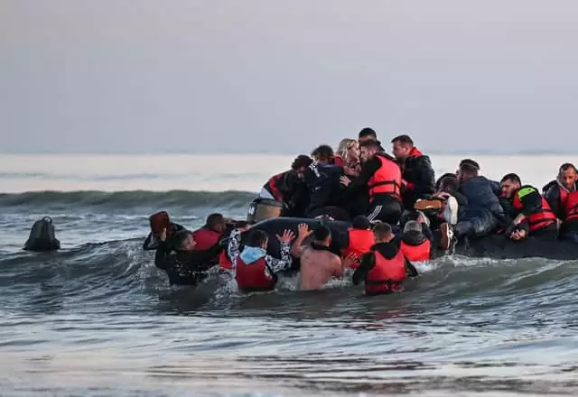 سێ بەلەمی کۆچبەران بەزیاتر لە ٣٠٠ سەرنشینەوە بێسەروشوێن بوون