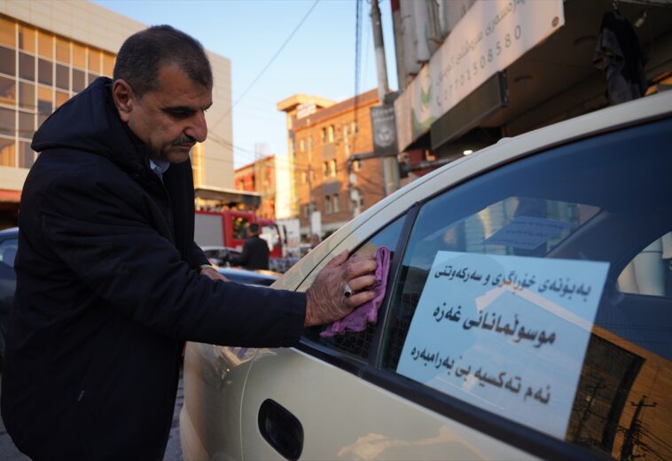 شۆفێرێکی تاکسی لە خۆشی ئاگربەستی غەززە هاووڵاتییان بە خۆڕایی دەگوازێتەوە